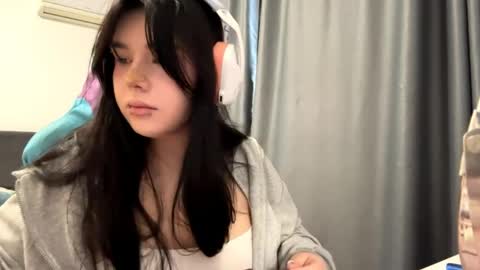 Snapshot of julianesanzo chatting on 05/26/26, 09:27 MIa online show from 05/26/26, 09:27
