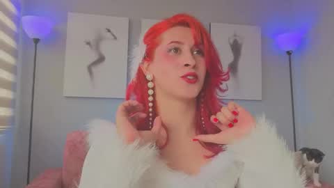 Snapshot of julianna_saenz chatting on 12/17/25, 06:36 Juliana online show from 12/17/25, 06:36