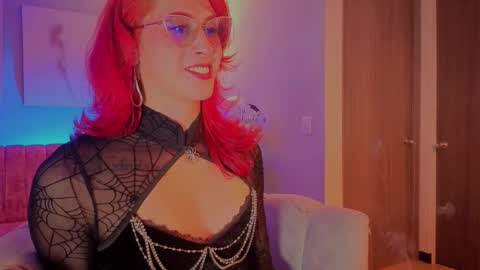 Snapshot of julianna_saenz chatting on 12/18/25, 11:00 Juliana online show from 12/18/25, 11:00