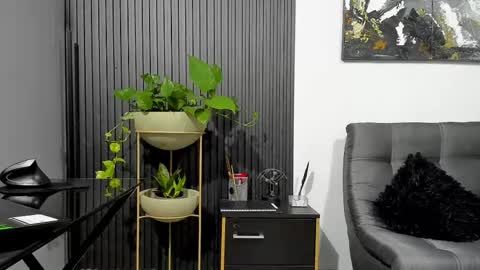 Julian online show from 02/15/25, 10:21