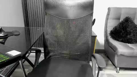 Julian online show from 03/04/25, 02:17