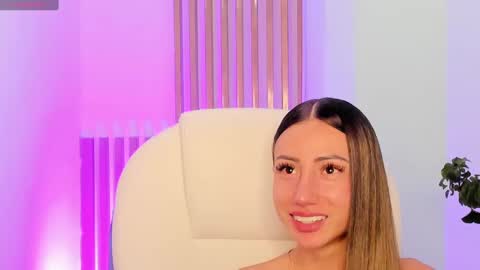 Snapshot of juliasprouse_ chatting on 01/25/25, 07:49 Julias online show from 01/25/25, 07:49
