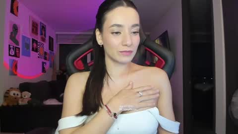 Snapshot of julidavila chatting on 04/28/26, 01:59 Jeimy Help me to reach 100 thumbs up online show from 04/28/26, 01:59