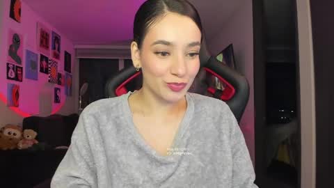 Snapshot of julidavila chatting on 05/19/26, 12:38 Jeimy Help me to reach 100 thumbs up online show from 05/19/26, 12:38