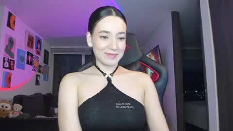 Snapshot of julidavila chatting on 05/26/26, 01:01 Jeimy Help me to reach 100 thumbs up online show from 05/26/26, 01:01