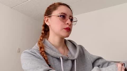Snapshot of julie_autmn_ chatting on 02/26/26, 06:07 yules online show from 02/26/26, 06:07