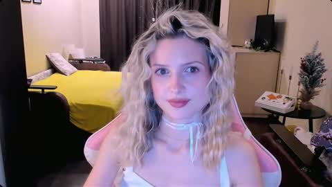 Julie online show from 11/23/25, 02:06