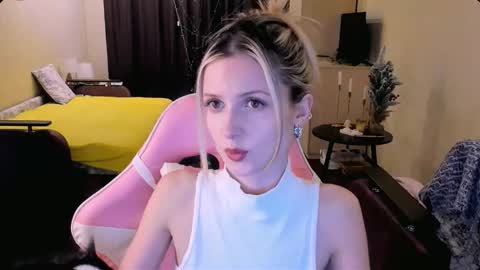 Julie online show from 12/05/25, 03:09