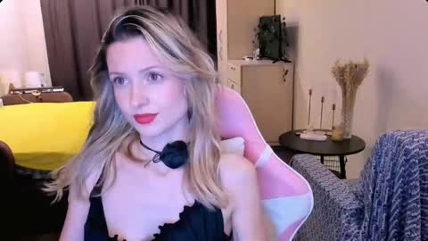 Julie online show from 02/04/26, 03:29