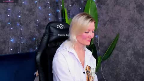 Julie Lucasss online show from 02/05/26, 09:47