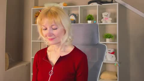 Julie Lucasss online show from 04/08/26, 12:21