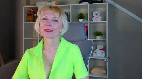 Julie Lucasss online show from 04/09/26, 12:54