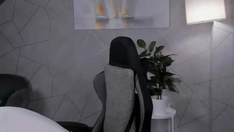Julie Lucasss online show from 05/21/26, 12:28