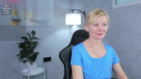 Julie Lucasss online show from 06/03/26, 12:24