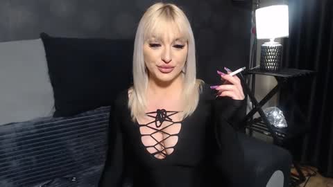 Snapshot of juliediamond chatting on 12/06/24, 10:19 julia online show from 12/06/24, 10:19