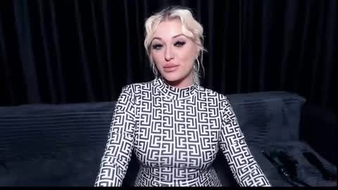 Snapshot of juliediamond chatting on 02/13/25, 11:37 julia online show from 02/13/25, 11:37