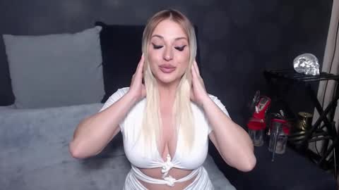 julia online show from 11/05/25, 11:38