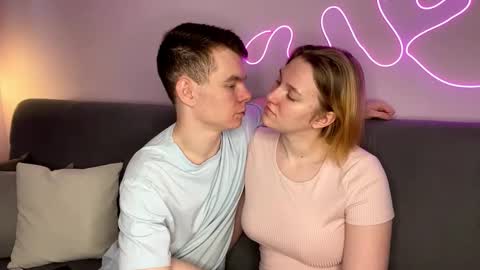 Julie and Thomas online show from 11/14/25, 08:13