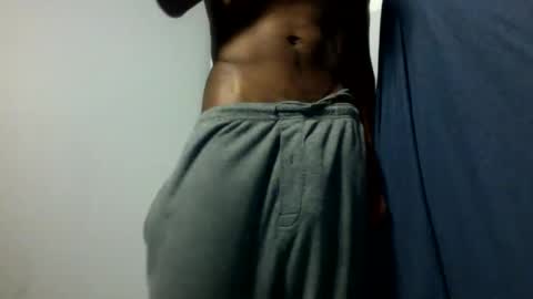 Snapshot of julienlongg chatting on 02/06/25, 05:35 Julien online show from 02/06/25, 05:35