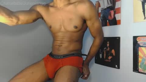 Snapshot of julienlongg chatting on 07/06/26, 03:14 Julien online show from 07/06/26, 03:14