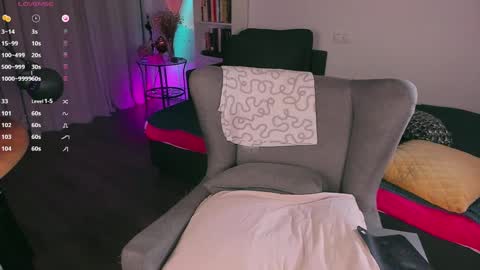 Snapshot of juliet_schoolgirl chatting on 01/14/25, 07:11 Juliet online show from 01/14/25, 07:11