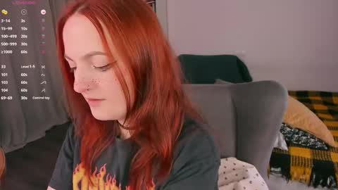 Snapshot of juliet_schoolgirl chatting on 12/19/25, 12:39 Juliet online show from 12/19/25, 12:39