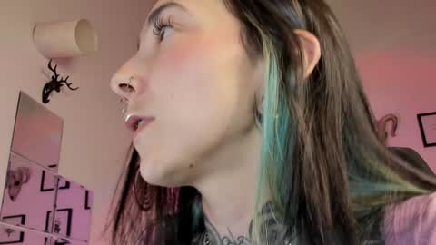 Snapshot of juliet_sourire chatting on 12/30/24, 03:25 juliet_sourire online show from 12/30/24, 03:25