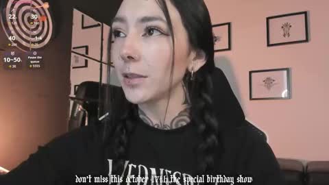 Snapshot of juliet_sourire chatting on 10/04/25, 02:04 juliet_sourire online show from 10/04/25, 02:04