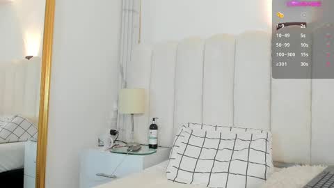 Snapshot of julieta__cooper chatting on 02/24/25, 01:10 Juli online show from 02/24/25, 01:10