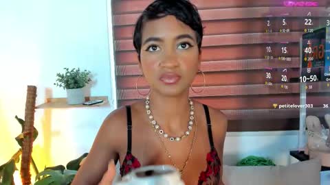 Snapshot of julieta__cooper chatting on 11/21/25, 09:13 Juli online show from 11/21/25, 09:13