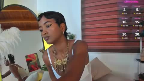 Snapshot of julieta__cooper chatting on 11/27/25, 04:42 Juli online show from 11/27/25, 04:42