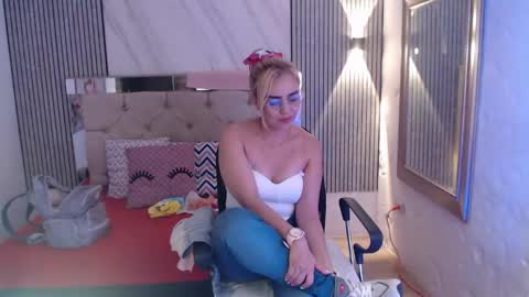 julieta__fox_ online show from 03/09/26, 02:15