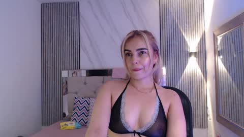 julieta__fox_ online show from 04/09/26, 12:32