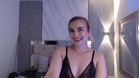 julieta__fox_ online show from 04/30/26, 08:26