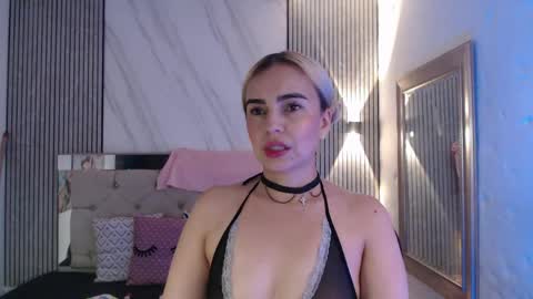 julieta__fox_ online show from 05/04/26, 07:32