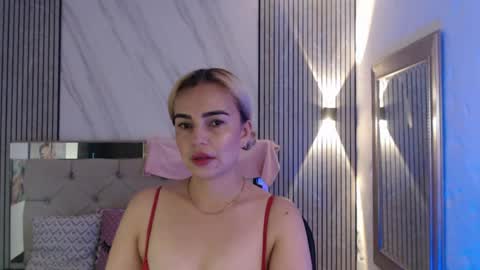 julieta__fox_ online show from 05/05/26, 03:09