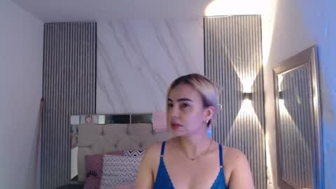 julieta__fox_ online show from 05/12/26, 04:26