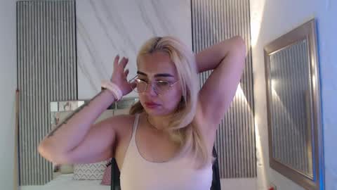 Snapshot of julieta__fox_ chatting on 06/09/26, 03:23 julieta__fox_ online show from 06/09/26, 03:23