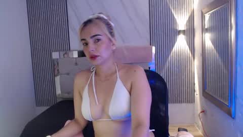 Snapshot of julieta__fox_ chatting on 06/28/26, 07:20 julieta__fox_ online show from 06/28/26, 07:20