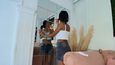 Snapshot of julieta_aguilar chatting on 11/02/25, 07:38 Juli online show from 11/02/25, 07:38