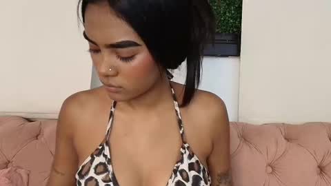 Snapshot of julieta_aguilar chatting on 11/19/25, 07:03 Juli online show from 11/19/25, 07:03