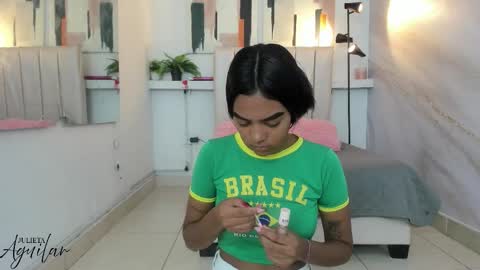 Snapshot of julieta_aguilar chatting on 11/20/25, 08:19 Juli online show from 11/20/25, 08:19