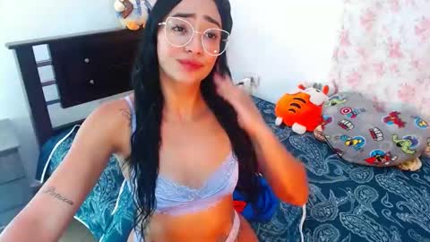 Snapshot of julieta_art1 chatting on 12/23/24, 09:51 julieta art1 online show from 12/23/24, 09:51
