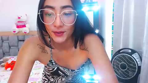 Snapshot of julieta_art1 chatting on 02/12/25, 10:15 julieta art1 online show from 02/12/25, 10:15