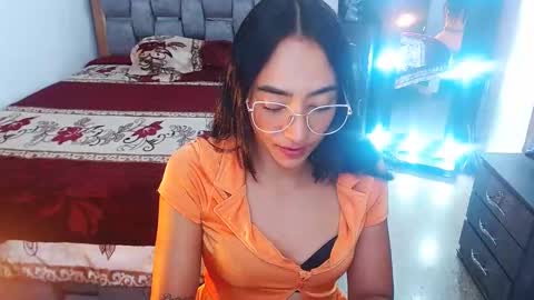 Snapshot of julieta_art1 chatting on 02/21/25, 10:26 julieta art1 online show from 02/21/25, 10:26