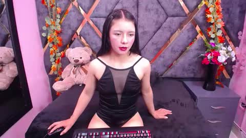 Snapshot of julieta_diamond chatting on 11/29/25, 07:28 Julieta online show from 11/29/25, 07:28