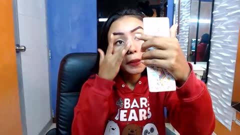 julieta_fn online show from 12/05/25, 02:36