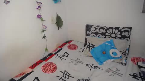 Julieta  Hass online show from 11/14/25, 08:40