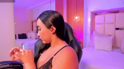 Snapshot of julieta_rose__ chatting on 05/07/26, 11:54 online show from 05/07/26, 11:54