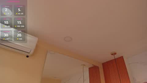 Snapshot of julieta_rose__ chatting on 05/30/26, 08:17 online show from 05/30/26, 08:17